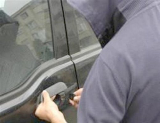 Minor arestat preventiv. A spart un autoturism